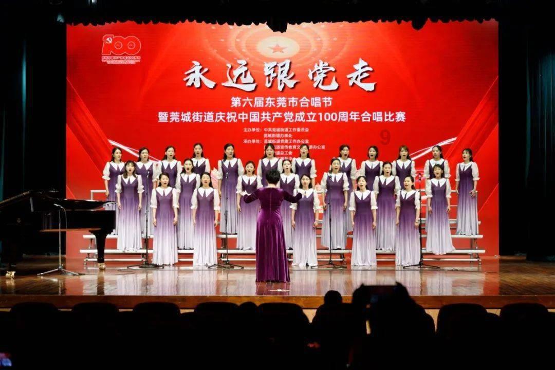奈雪的茶|故宫纹样祝吉祥｜喝霸气莓果大红袍，领红包！