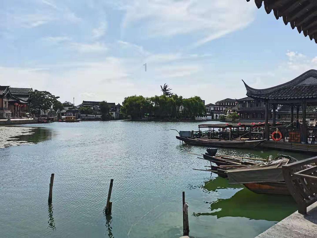 墨绿色卫衣搭配什么颜色的裤子游戏画面